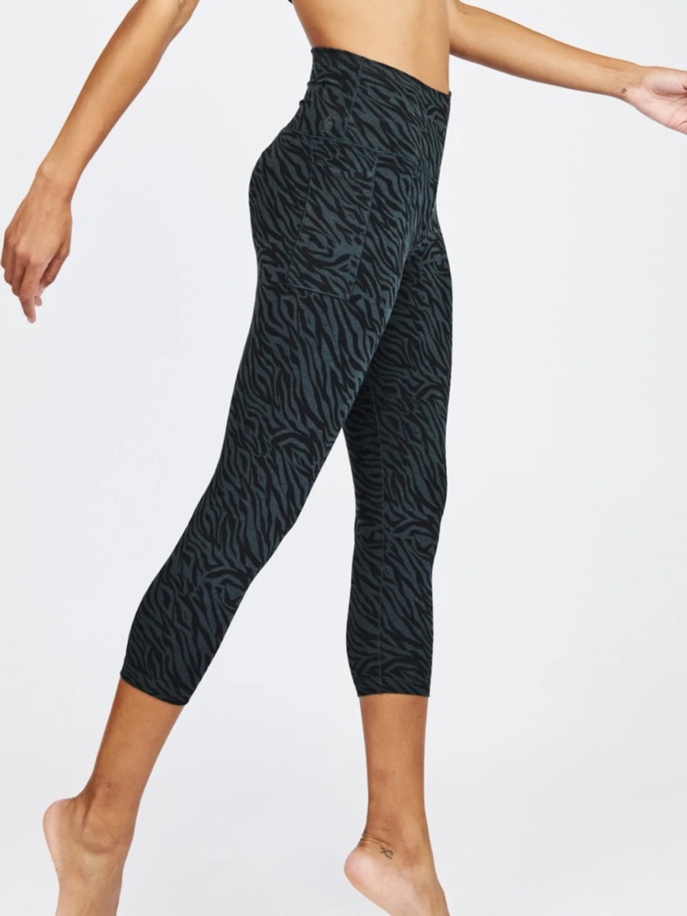 ALLWAYS 7/8 CROPPED LEGGING, BLACK RIPPLE Med nwt women’s activewear